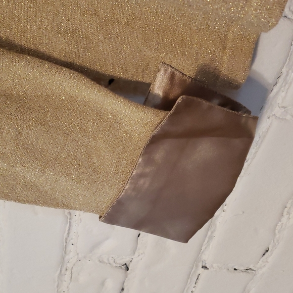 Gold knit long sleeved top w/ satin cuffs and collar - Picture 3 of 5